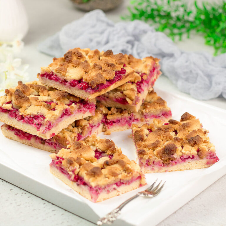 Der Johannisbeer-StreuselKuchen ist ein frischer Sommerkuchen ohne Kohlenhydrate.