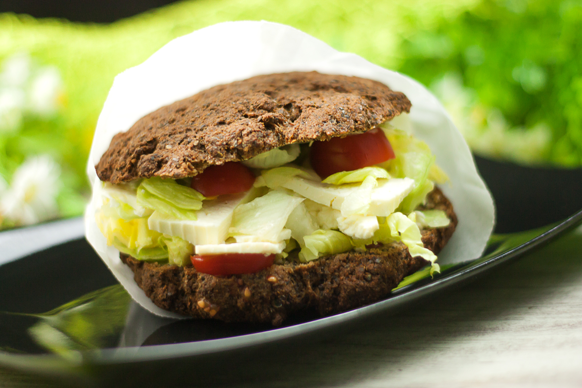 Vegetarischer und kohlenhydratarmer Hanffladen