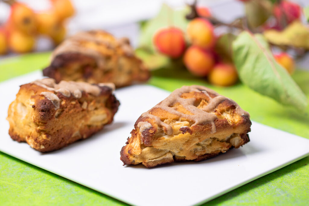 Die Apfel-Scones sind eine Variante des britischen Gebäcks. Meine Variante ist zudem Low Carb und glutenfrei.