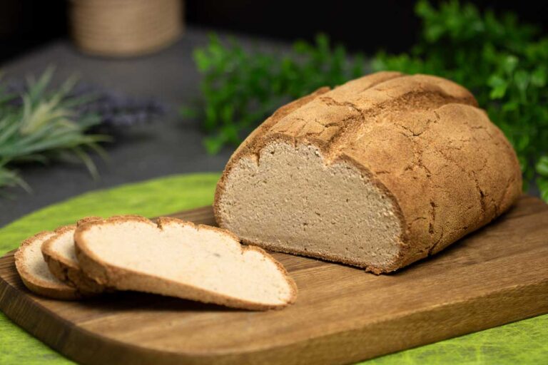 Das Bambusfaser-Kartoffelfaser-Brot ist ein leckeres Low Carb Brot. Es schmeckt leckt und ist nicht zu feucht.