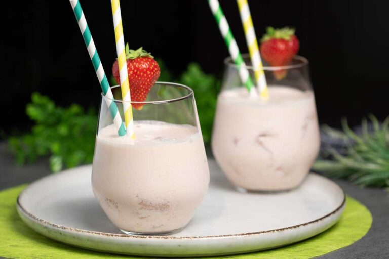 Erfrischender Low Carb Erdbeer-Colada