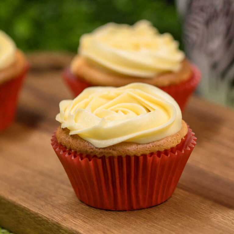 Die Käsekuchen-Cupcakes sind leckere Keto Muffins ohne Mehl und Zucker.