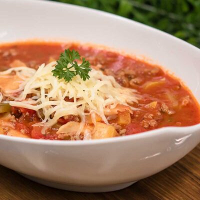 Die Lasagne-Suppe ist lecker, ohne Kohlenhydrate und ohne Gluten!