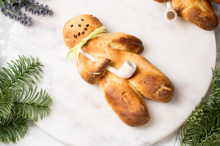 Die Stutenkerle oder auch Weckemänner gennant bestehen aus Low Carb Hefeteig und sind perfekt für Nikolaus oder St. Martin.