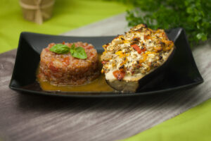 Gefüllte Aubergine mit Tomaten-Shirataki-Reis