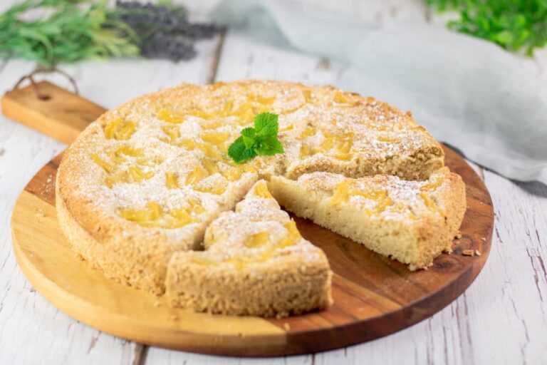 Der Pina-Colada-Kuchen ist ein leckerer Low Carb Kuchen der zudem auch noch glutenfrei und ohne Milchprodukte auskommt. Er schmeckt super und ist leicht zu backen.