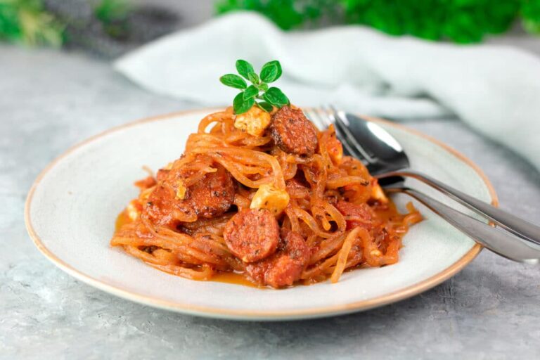 Die Nudel-Tomaten-Pfanneist ein leckeres Low Carb Nudelgericht. Das Rezept ist zudem glutenfrei und ohne Mehl und ohne Zucker.