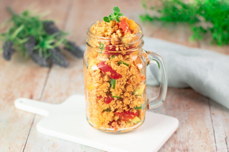 Dieser Tomaten-Couscous-Salat passt perfekt in den Sommer!