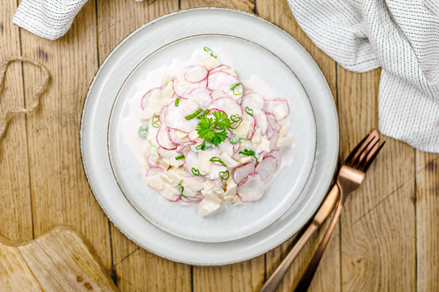 Radieschen-Käse-Salat perfektes Mittagessen ohne Kochen