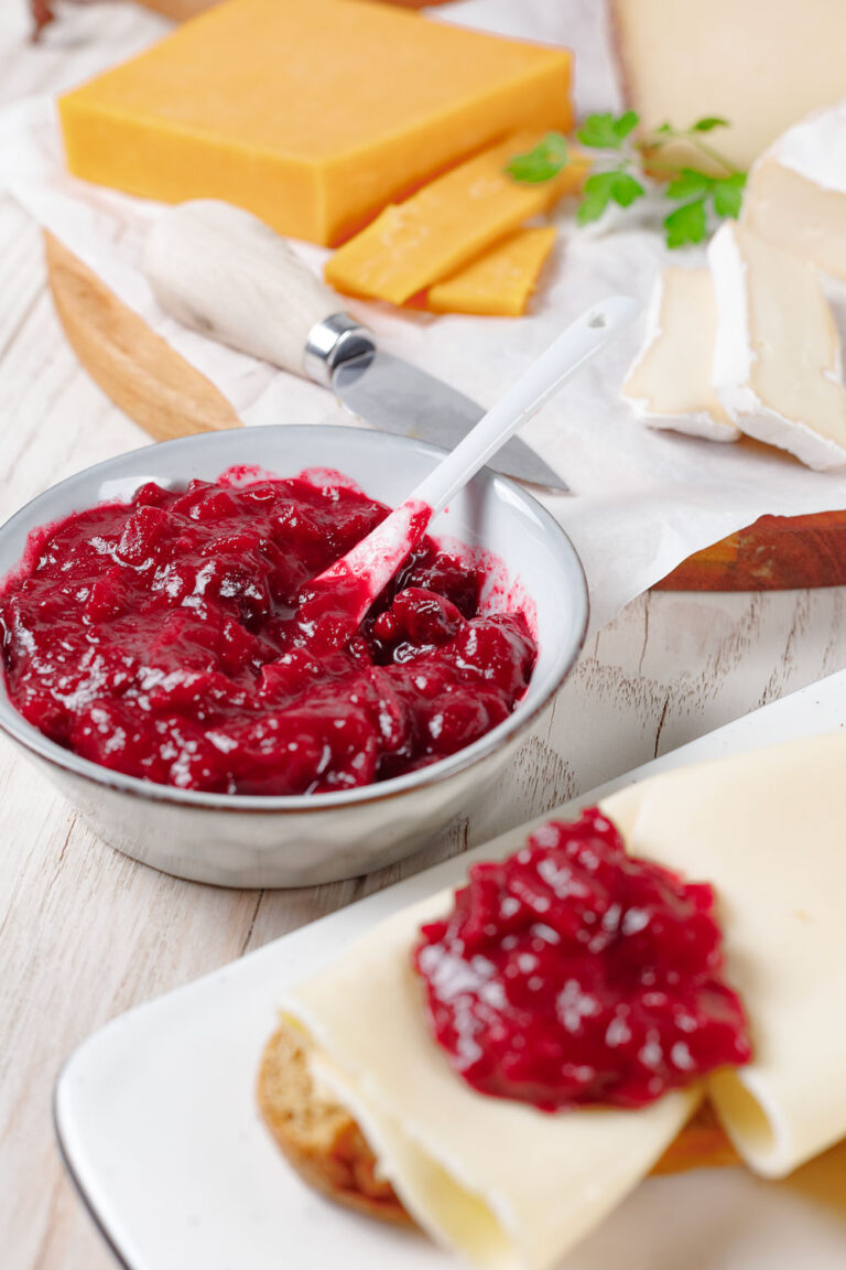 Cranberry-Zwiebel-Chutney ohne Zucker - Perfekt für Käse!