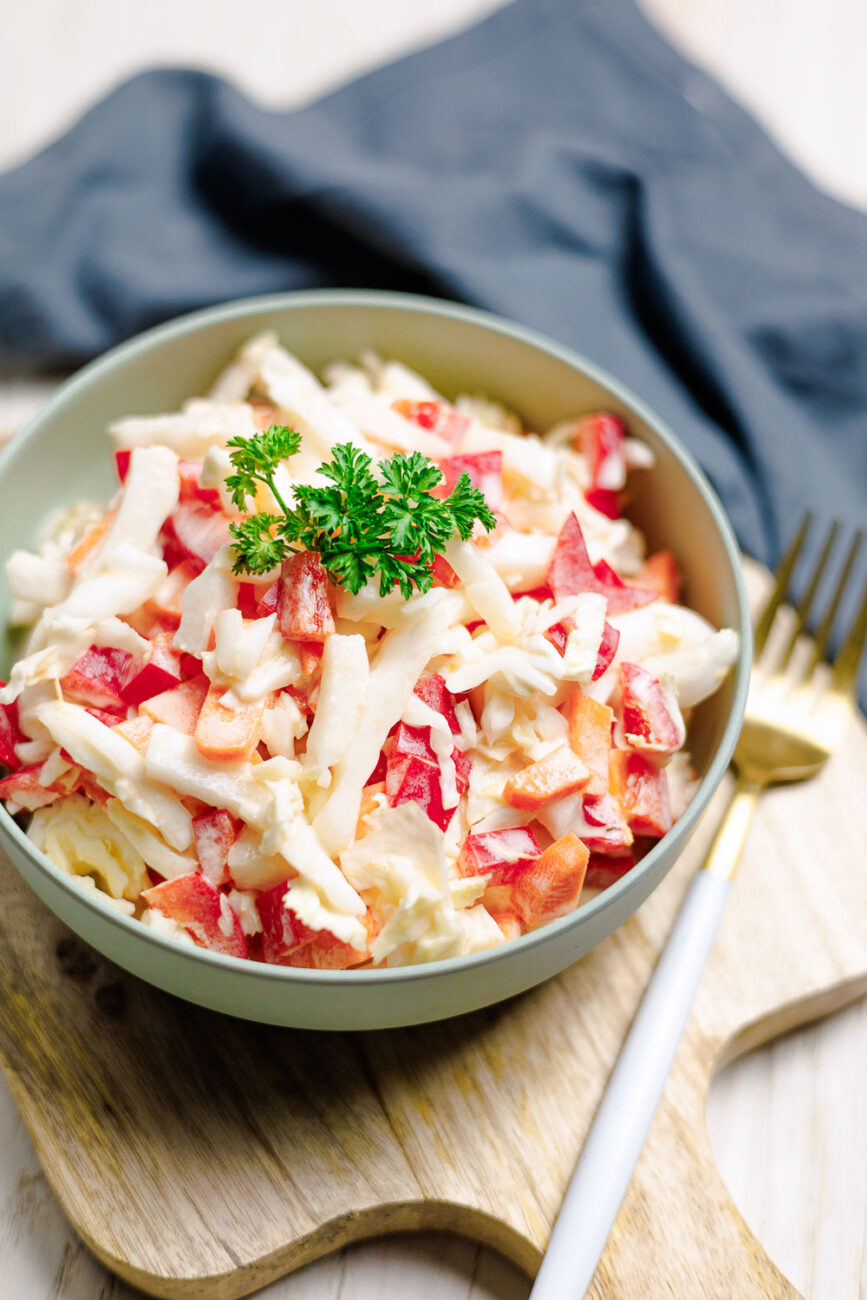 Low Carb Chinakohl-Salat mit Paprika und Karotten