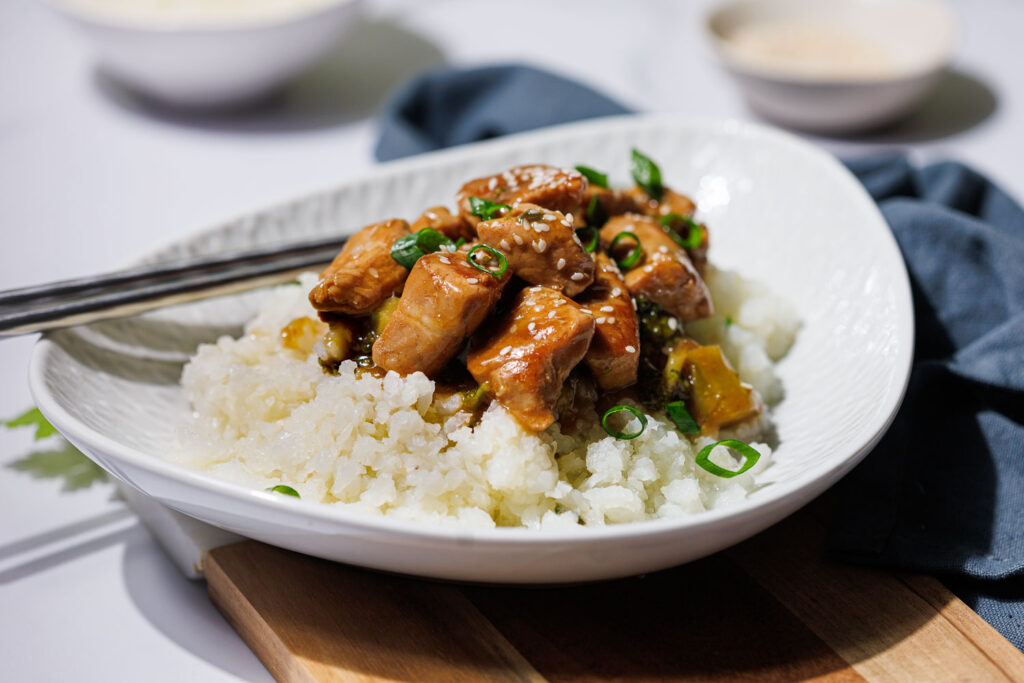 Low Carb Chicken Teriyaki mit Blumenkohlreis