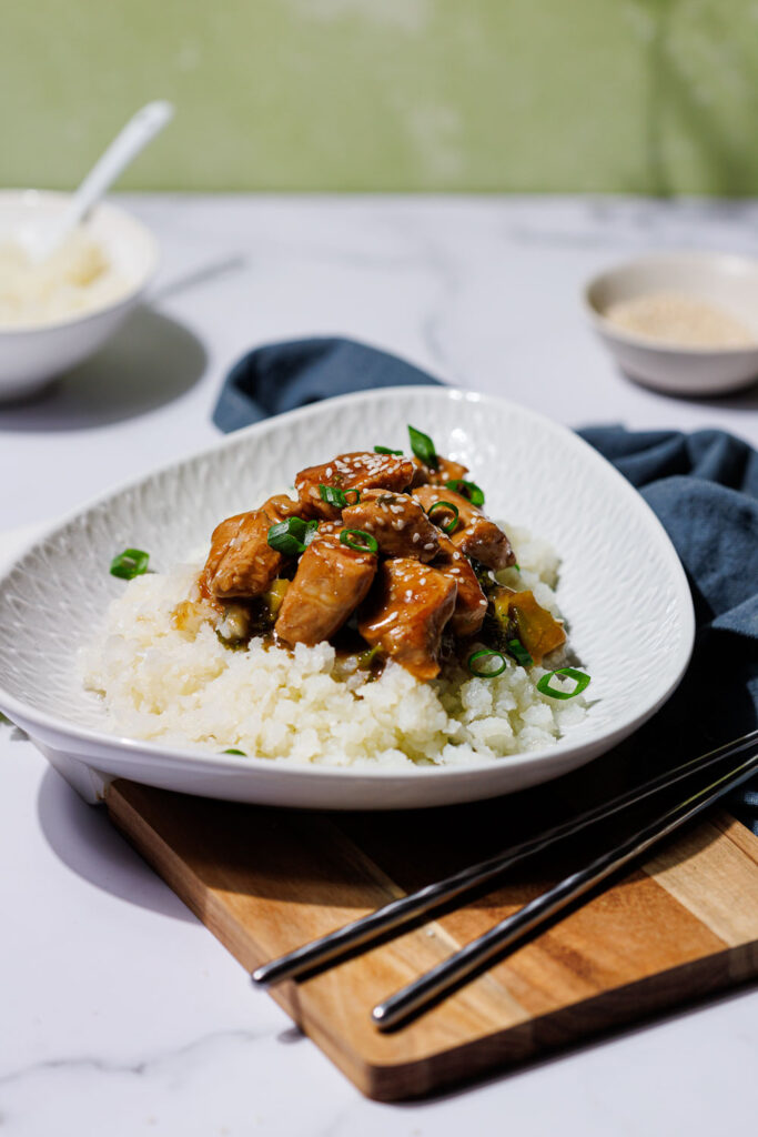 Keto Chicken Teriyaki mit Blumenkohlreis