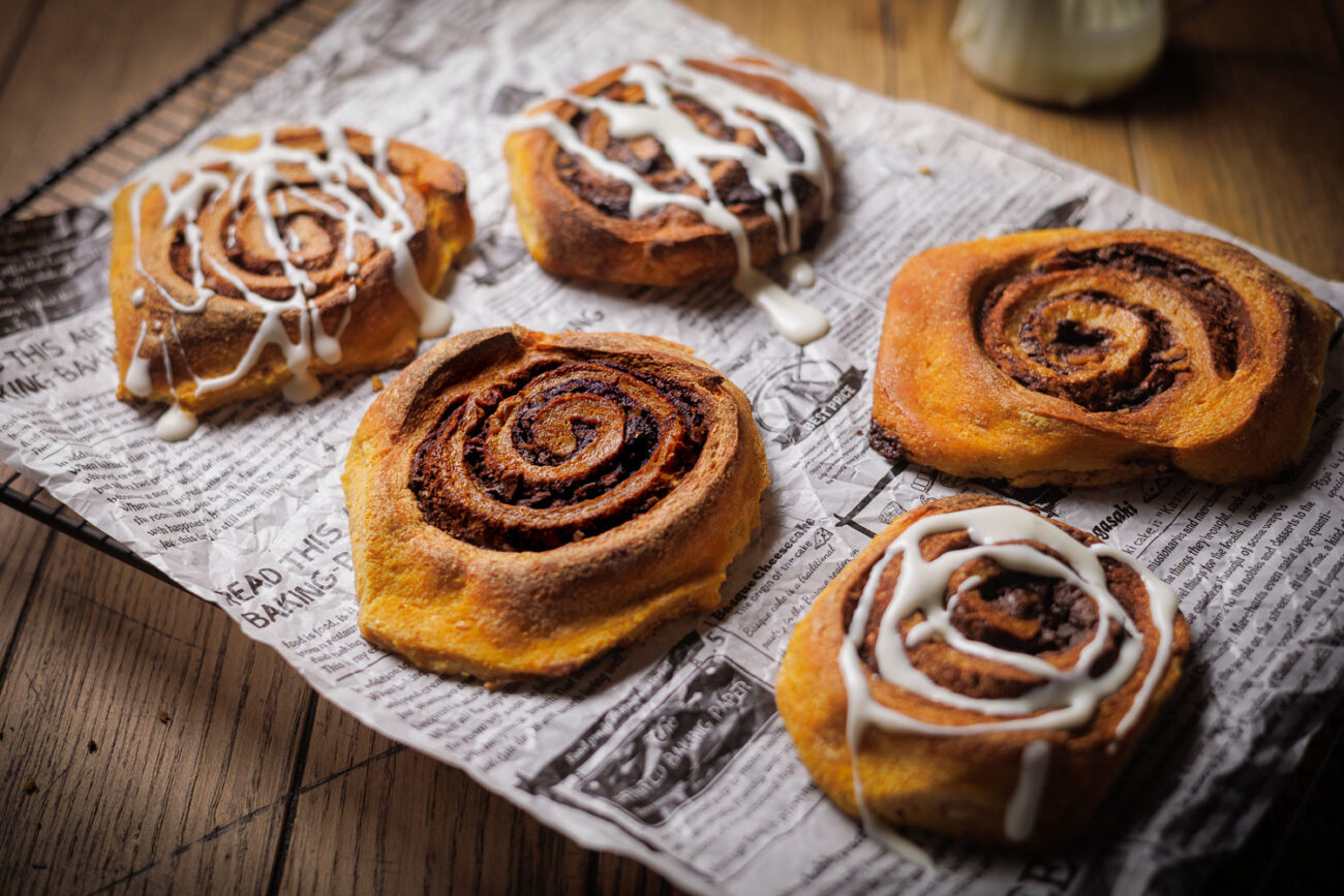 Low Carb Kürbisschnecken mit Pumpkin Spice & Pekannüsse