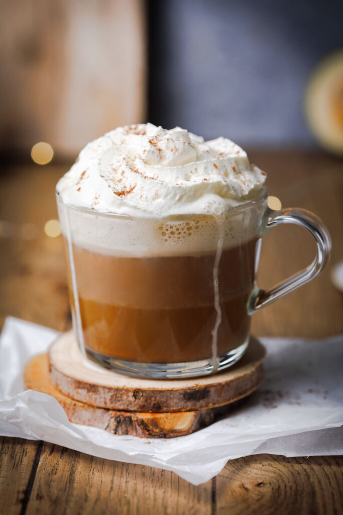 Low Carb Pumpkin-Spice-Latte mit Pumpkin-Spice-Sirup