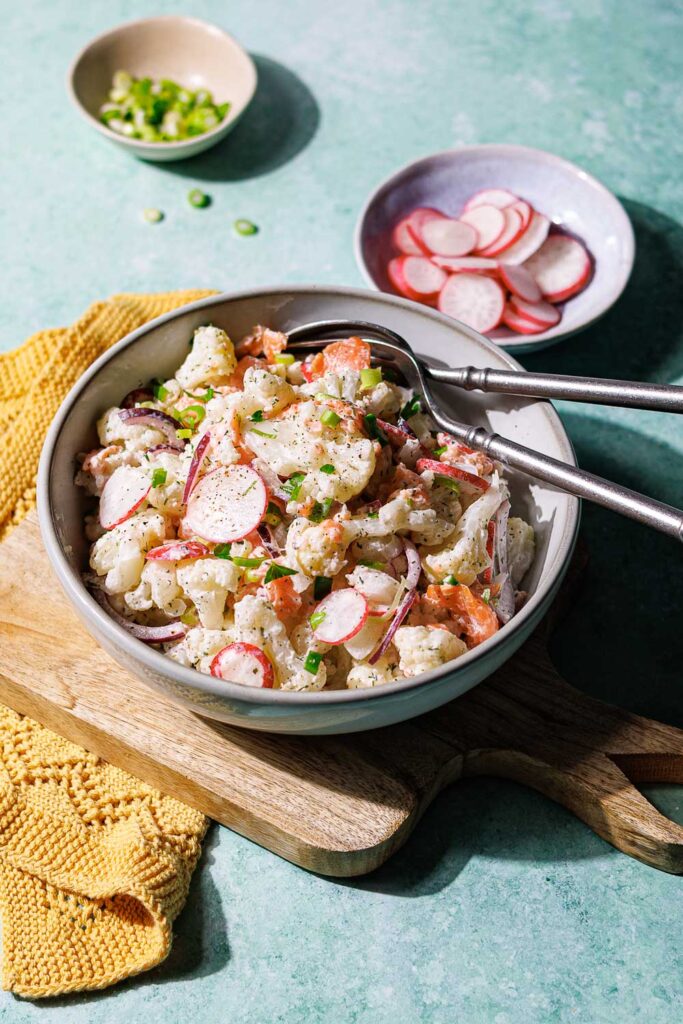 Keto Blumenkohl-Lachs-Salat