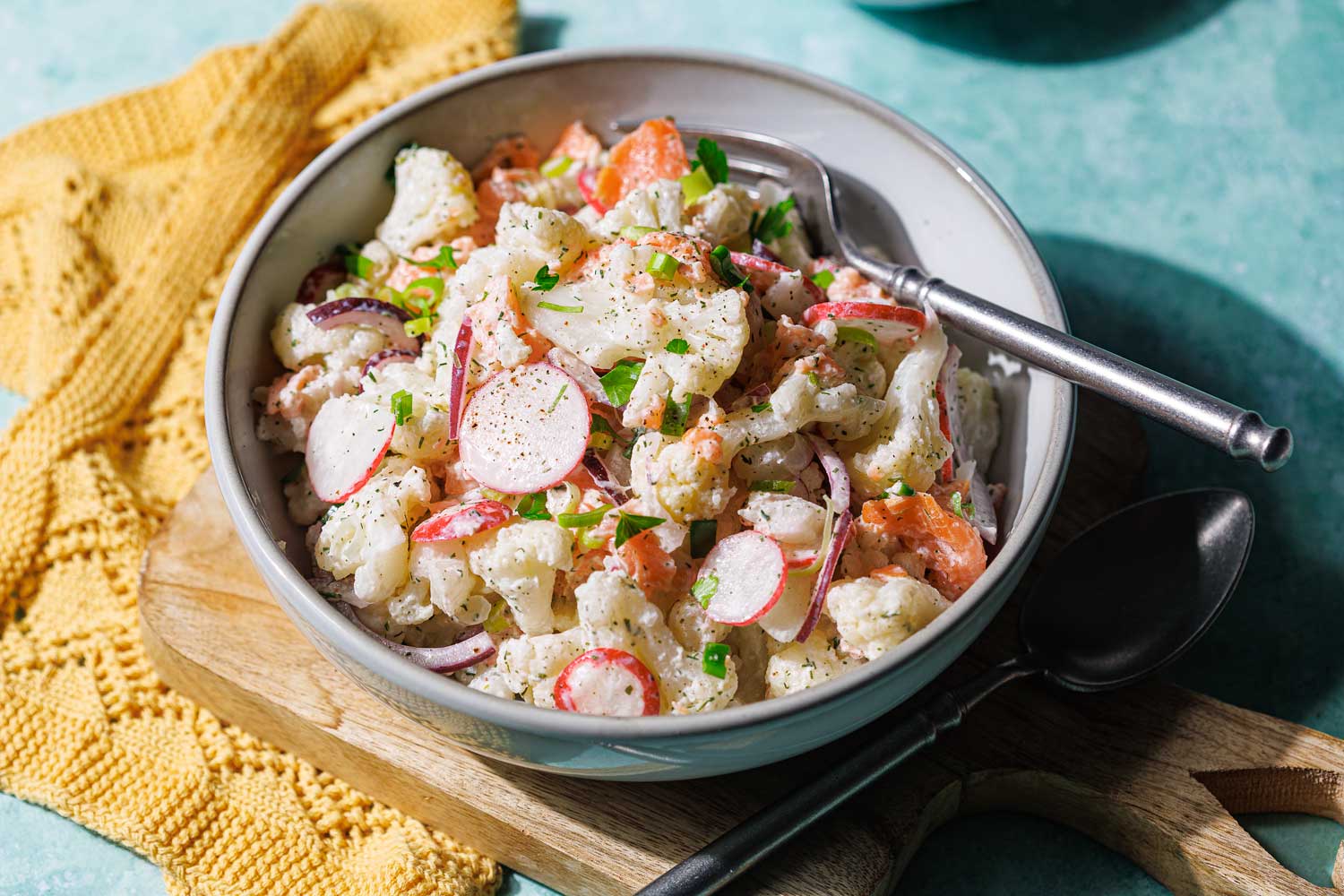 Low Carb Blumenkohl-Lachs-Salat